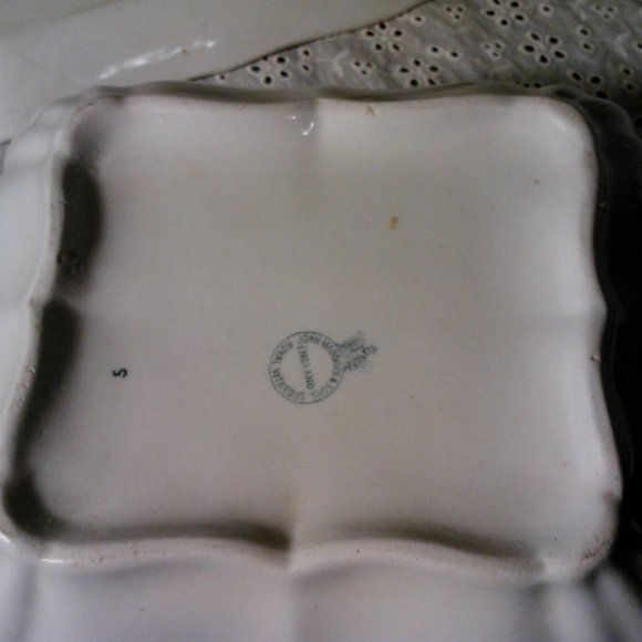 1800's Royal Vitreous Soup Tureen & Under plate - Picture 8 of 10